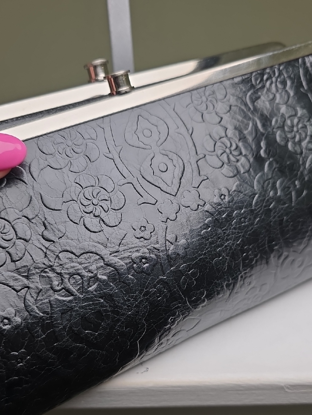 HOBO Black Leather Floral Embossed "Lauren" Double Snap Fold Open Clutch EUC - Picture 4 of 15